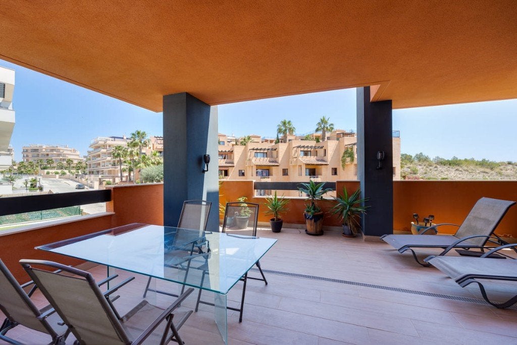 Appartement met een ruim terras in Villamartin, Immo, Buitenland, 87 m², Spanje, 2 kamers, Villamartín, Orihuela Costa