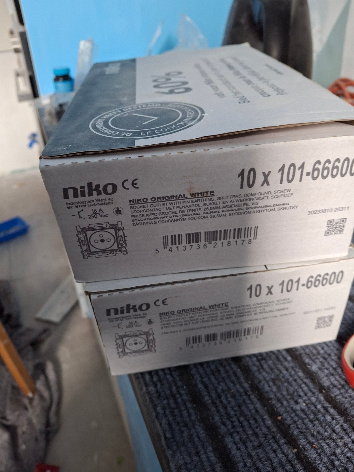 NIK101-66600 doos van 10 stopcontacten niko (nieuw), Doe-het-zelf en Bouw, Ophalen, Stopcontact