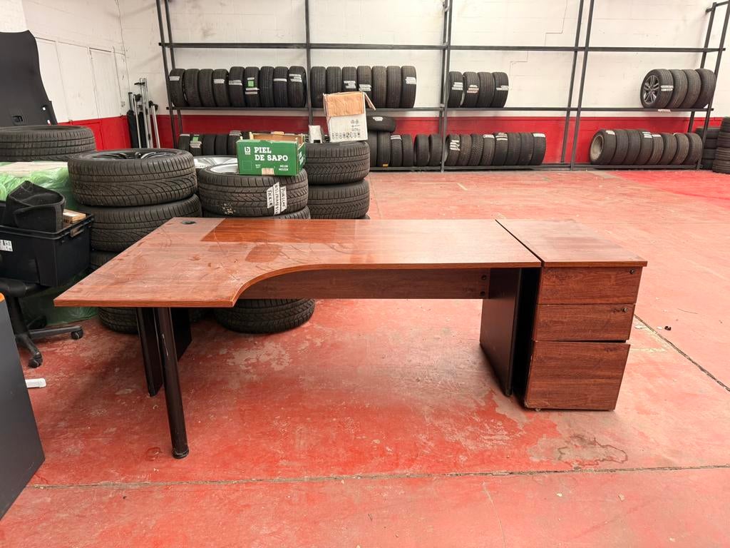 Bureau en bon état, Enlèvement, Utilisé