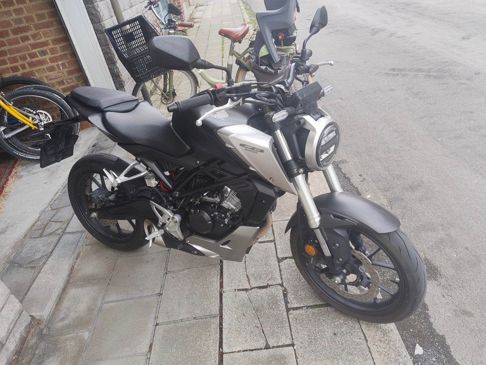 Honda cb125r, ABS, Occasion, Particulier, 1 cylindre