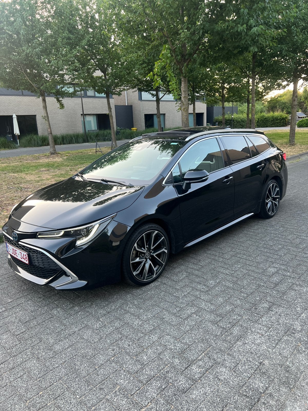 Toyota Corolla Touring sports Hybrid Premium, 4 deurs, 4 cilinders, Zwart, Leder