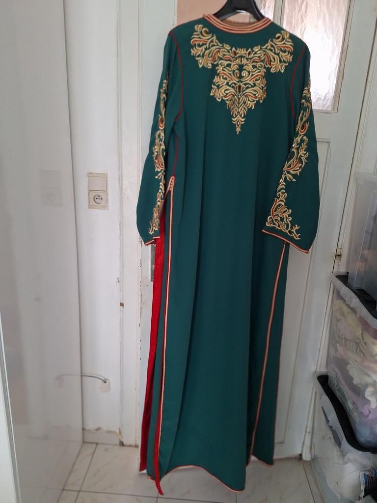 Takchita verte et dorée, Enlèvement, Rouge