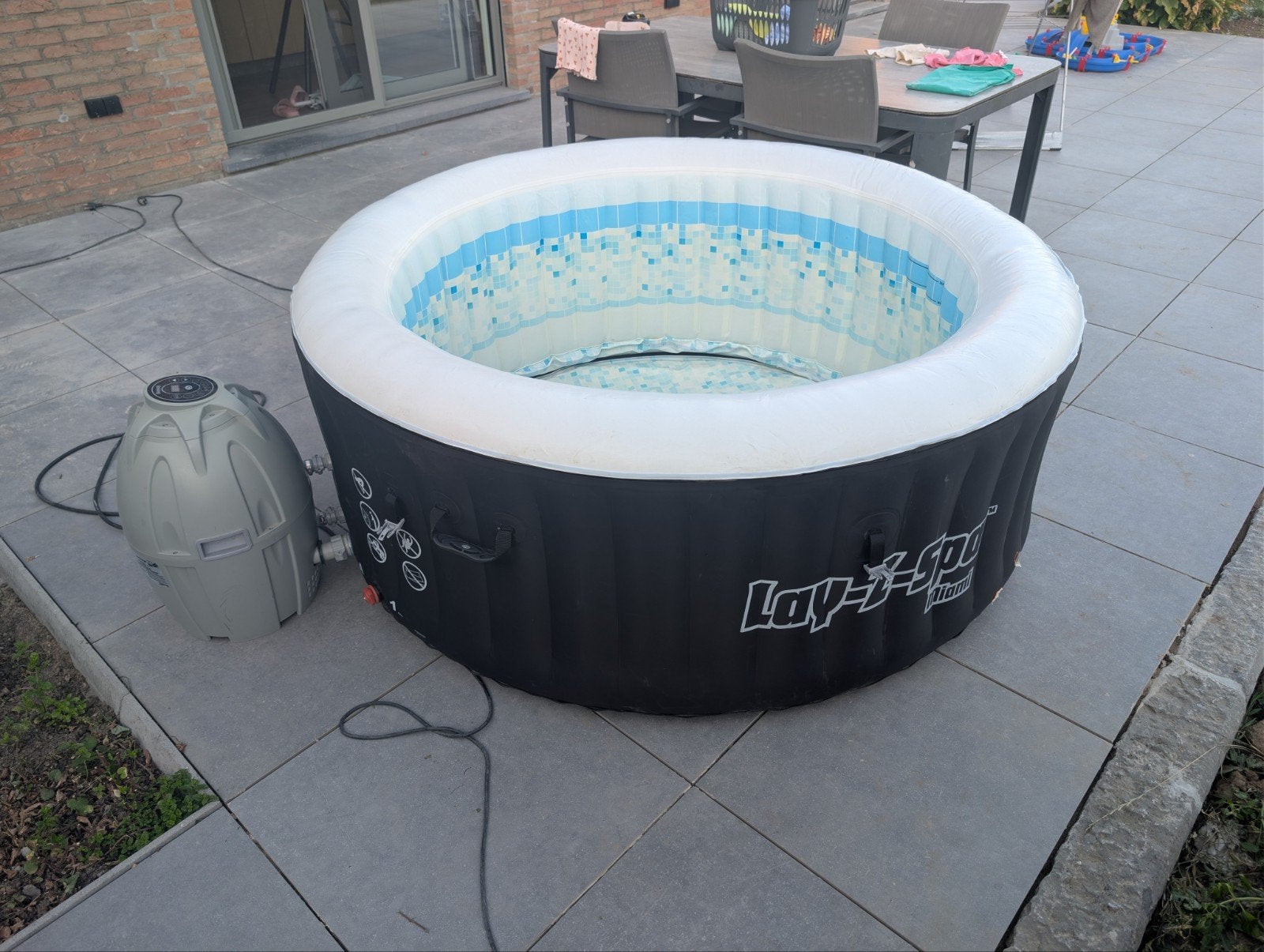 Lay-z-spa Miami met foutmelding op pomp, Tuin en Terras, Ophalen, Afdekzeil
