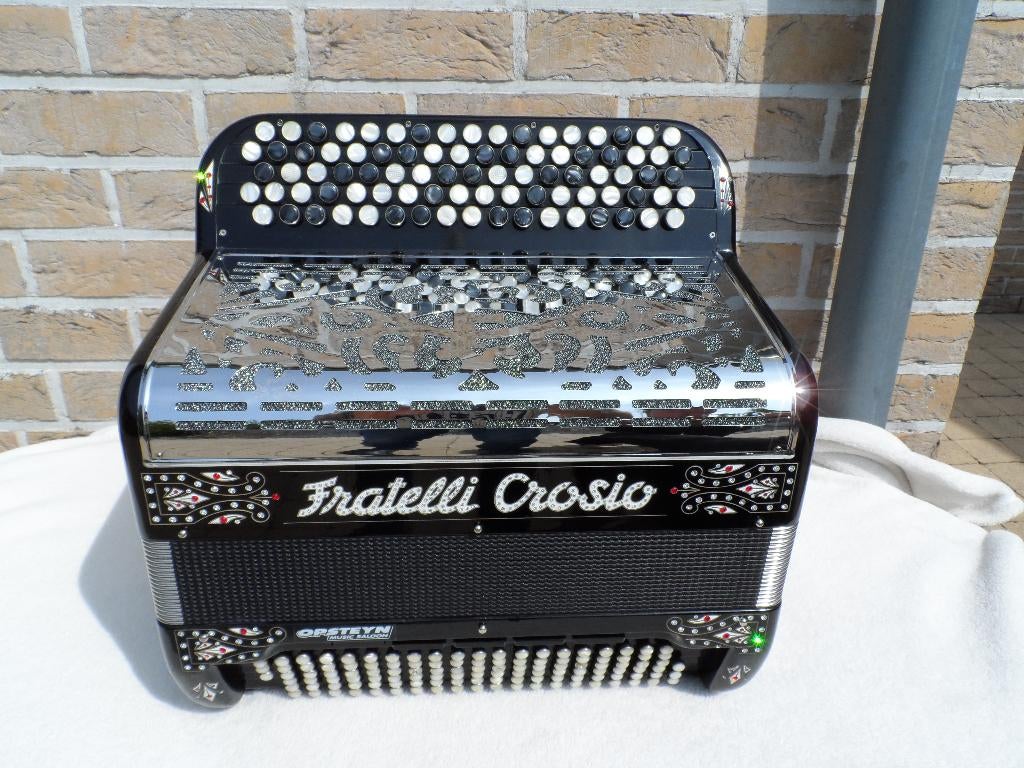 Dernier modèle de Fratelli Crosio (voir photo), Musique & Instruments, Accordéons, Autres marques, Comme neuf, Enlèvement, Avec bretelles