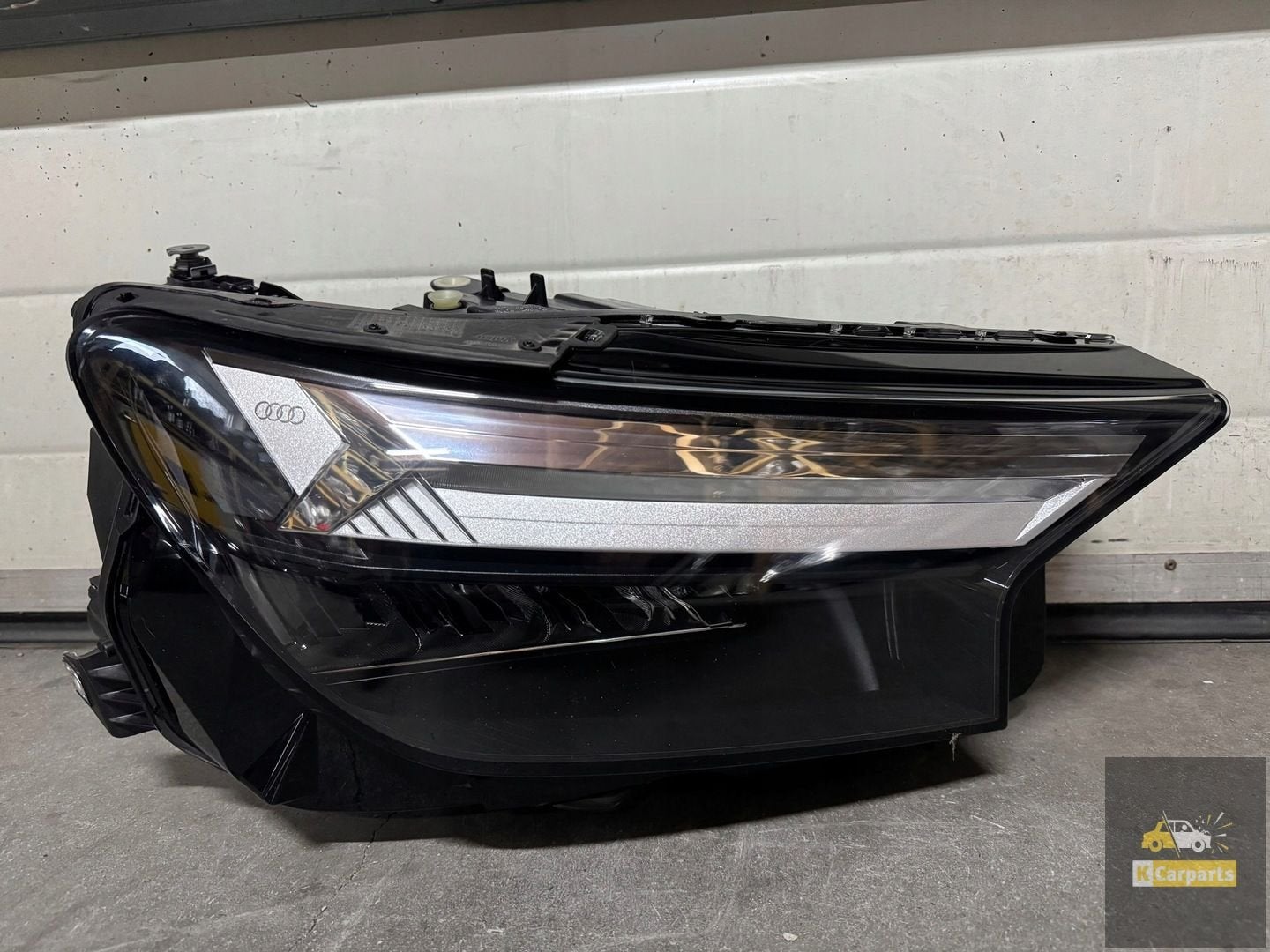 Audi Q4 e-tron VOLLEDIG LED-licht rechts 89A941034, Gebruikt, AUDI AG, Auto-Union-Strasse 1
85045  Ingolstadt, DE, Audi