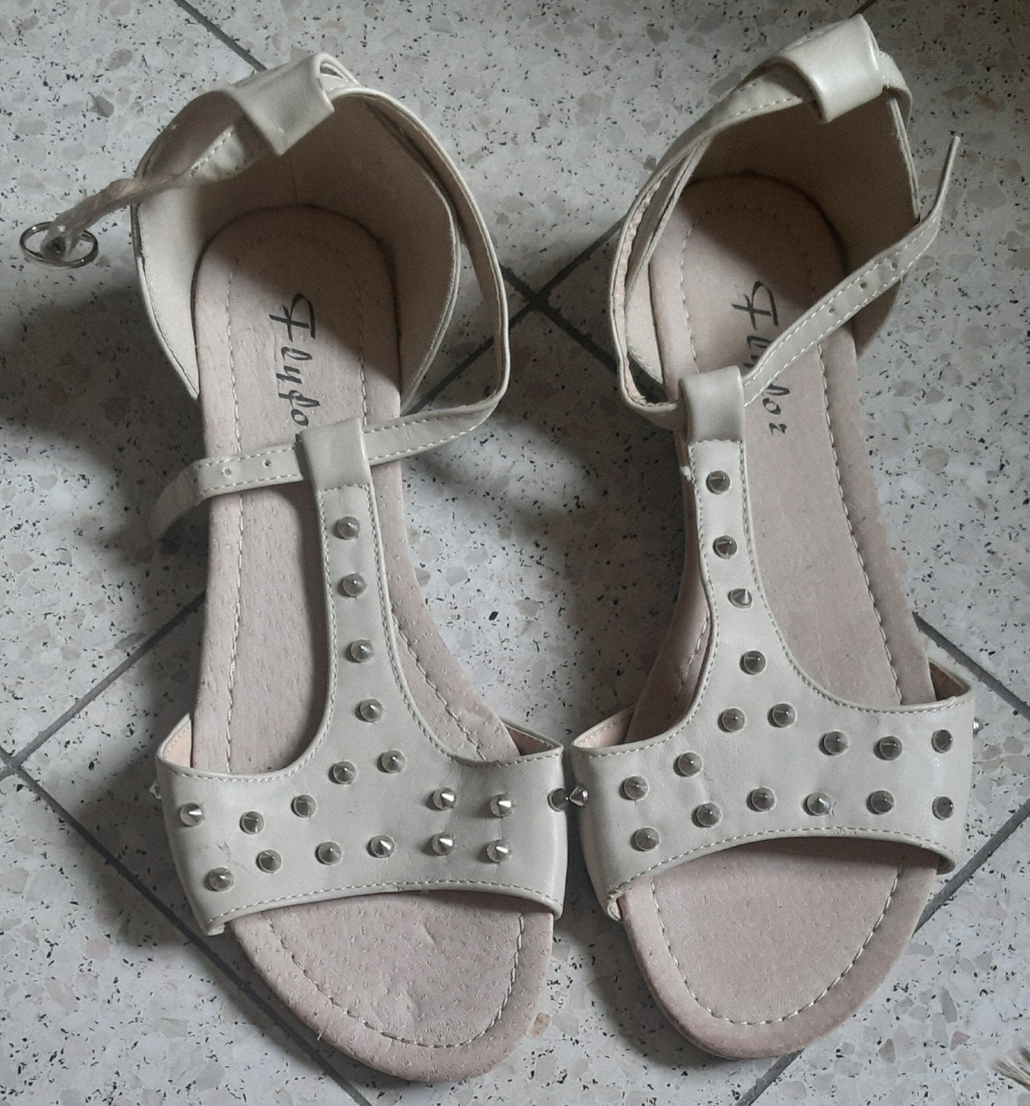 Damessandalen maat 38, Ophalen, Gedragen, Beige
