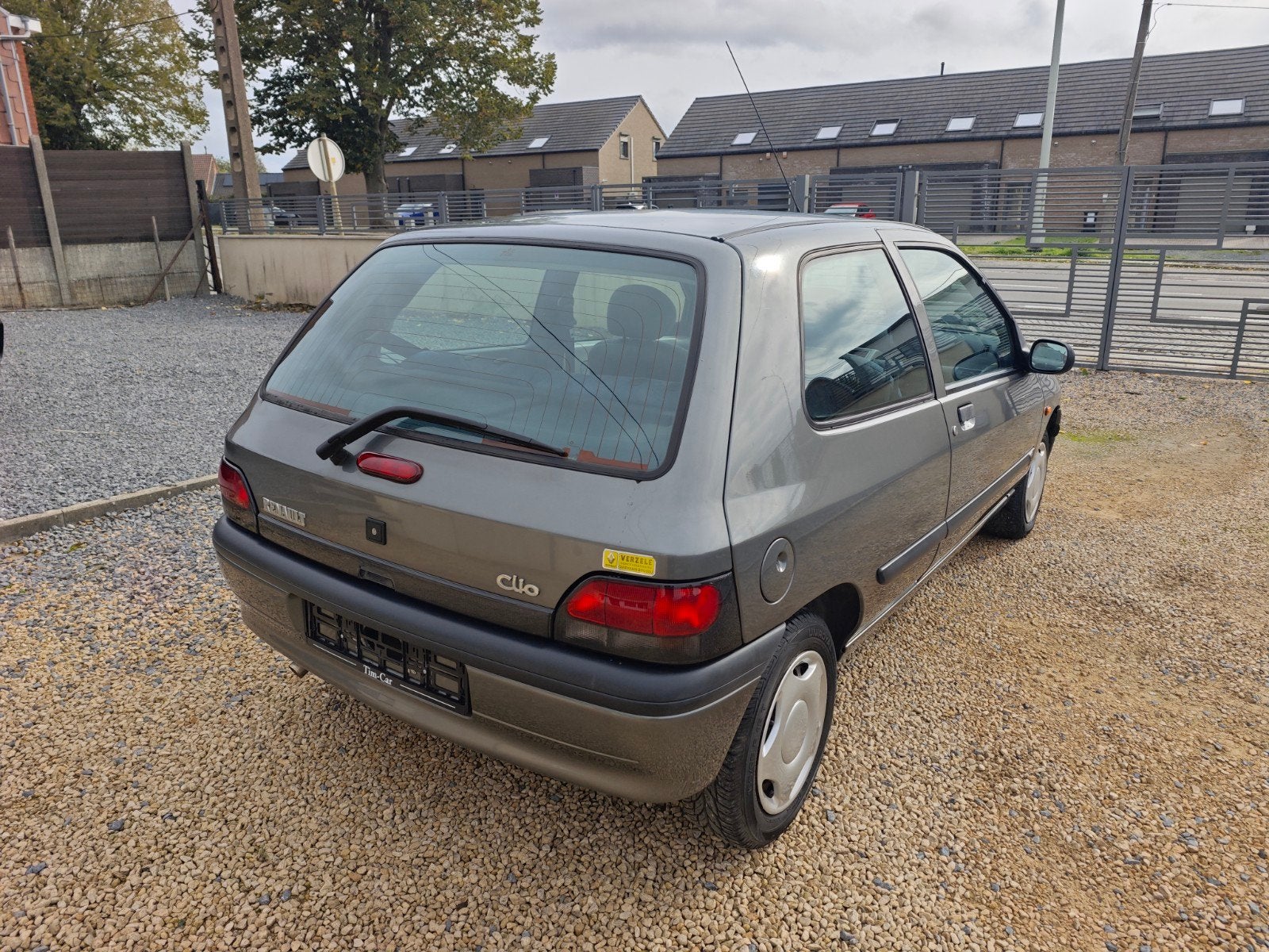 * Renault Clio * Automatique * Youngtimer *, Autos, Argent ou Gris, Achat, Entretenue par le concessionnaire, 5 places