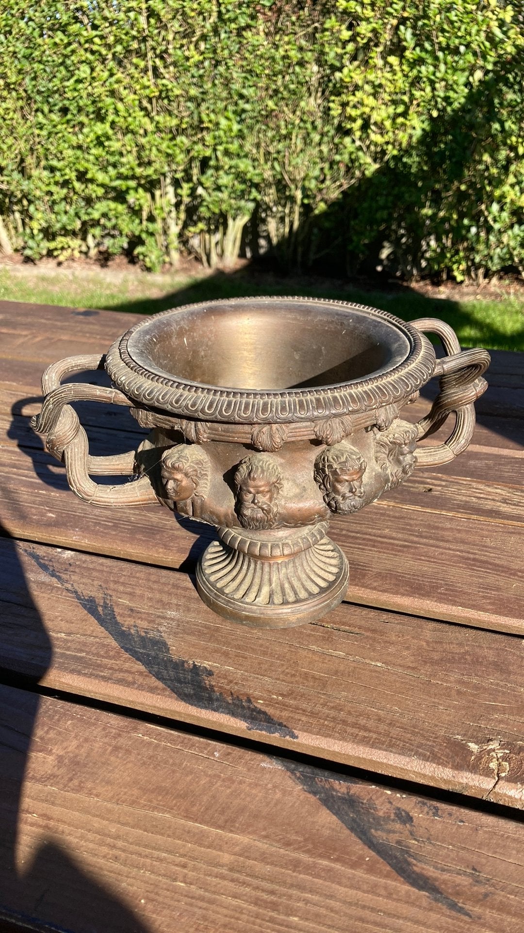 Vase Warwick en bronze ancien — H.Luppens&Cie (Bxl, ca 1890), Enlèvement