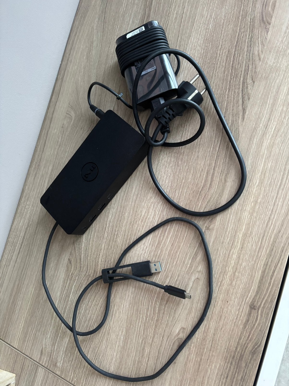 DELL 65W-oplader en pc-behuizing, Ophalen, Zo goed als nieuw