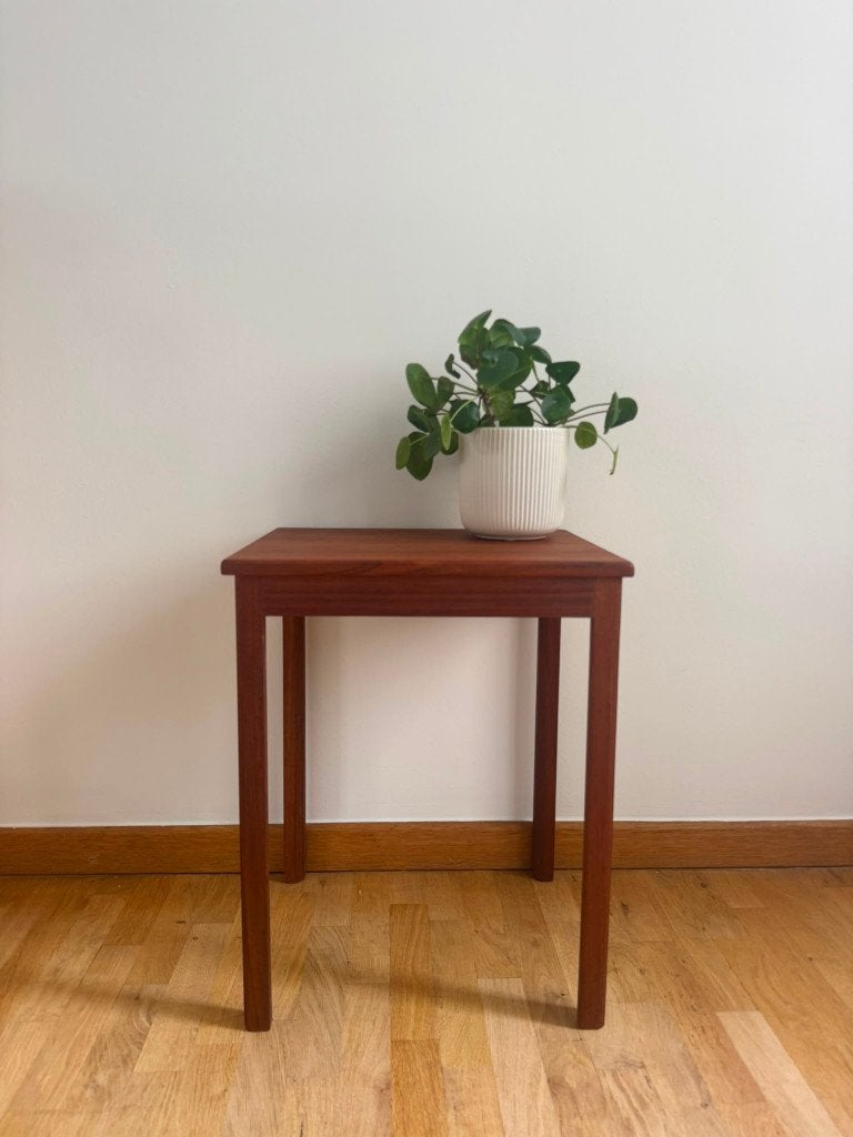Table de nuit vintage, Huis en Inrichting, Tafels | Bijzettafels, Minder dan 55 cm, Gebruikt, Vintage, Rechthoekig
