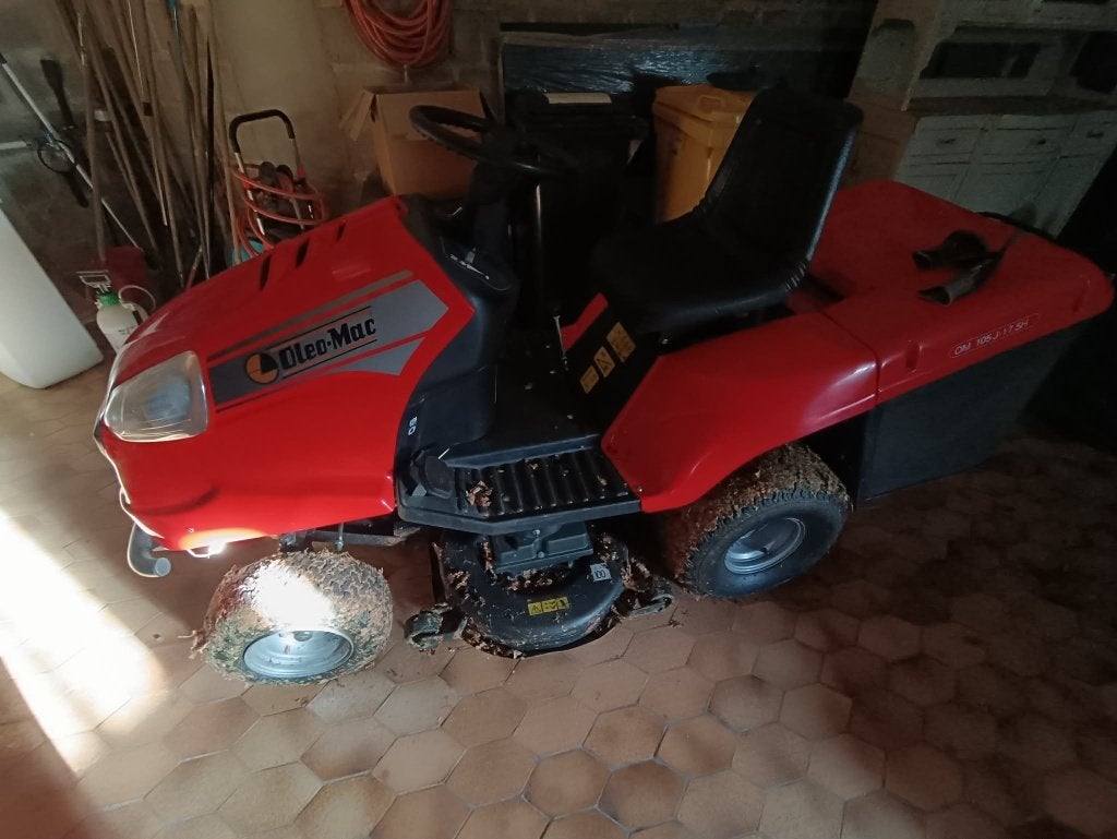 Tracteur tondeuse Oleo-Mac OM105J/17.5 H (Briggs & Stratton), Brigg's & stratton, Fonction de mulching, Enlèvement, Utilisé