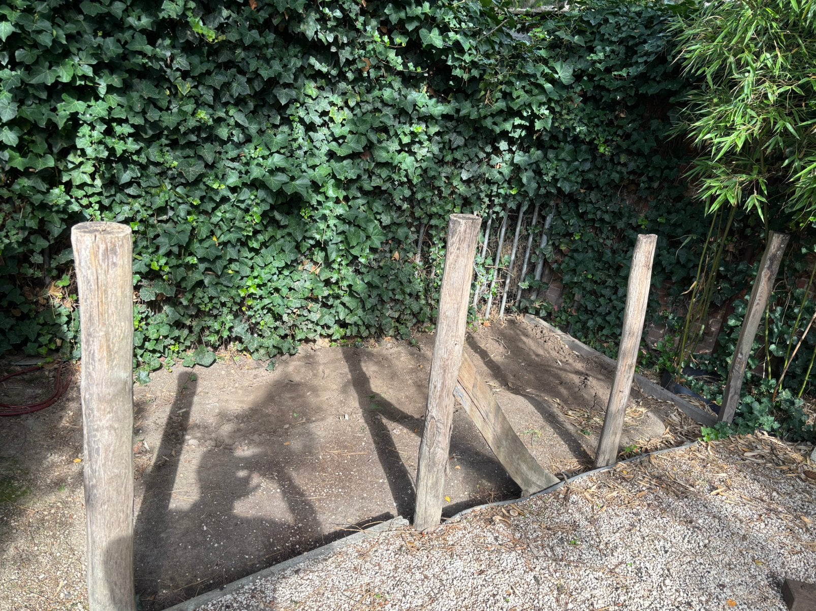 Gratis 4 houten palen- zelf verwijderen, Tuin en Terras, Ophalen, Minder dan 3 meter, Hout, 1 tot 2 meter