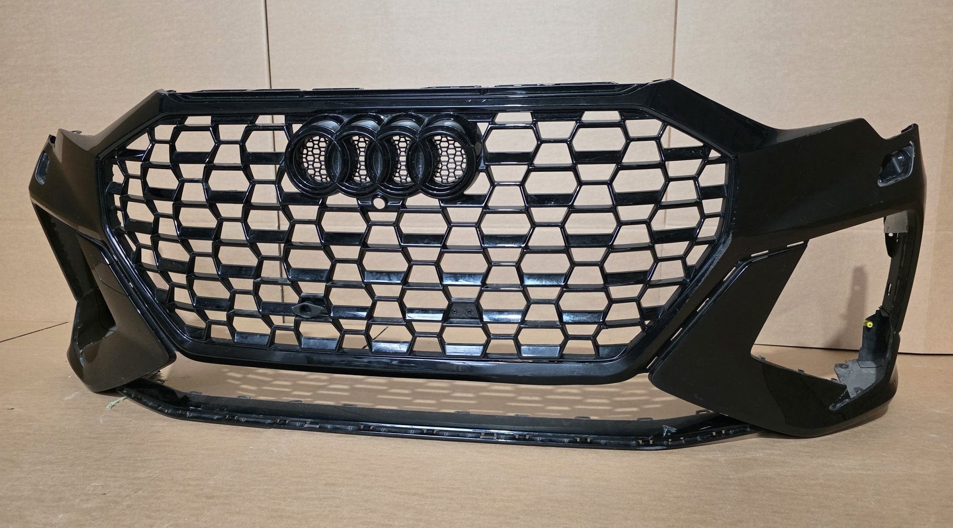 Voorbumper Audi Q3 F3 83A RSQ3 Origineel Bumper 83A807437K, Auto-onderdelen, Gebruikt, -, Voor, Bumper
