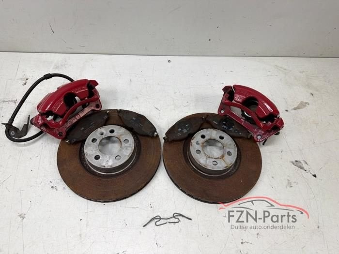 VW Polo 2G Rem schijf + klauwen + Blokken compleet voorzijde, Ophalen of Verzenden, Gebruikt