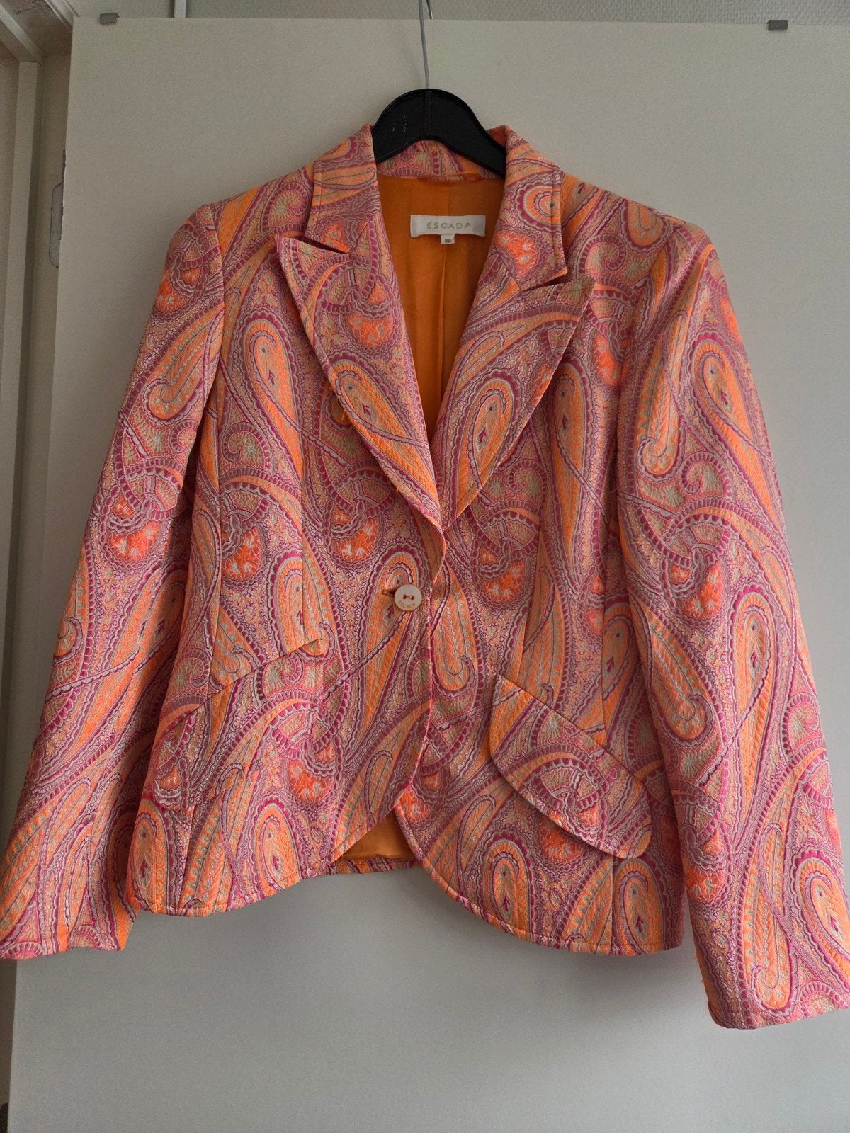 damesjasje  Escada maat 38, Kleding | Dames, Jasjes, Kostuums en Pakken, Escada, Zo goed als nieuw, Jasje, Ophalen