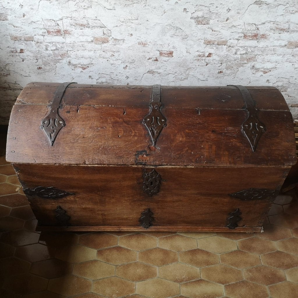 Très vieux coffre en bois, Antiquités & Art, Enlèvement