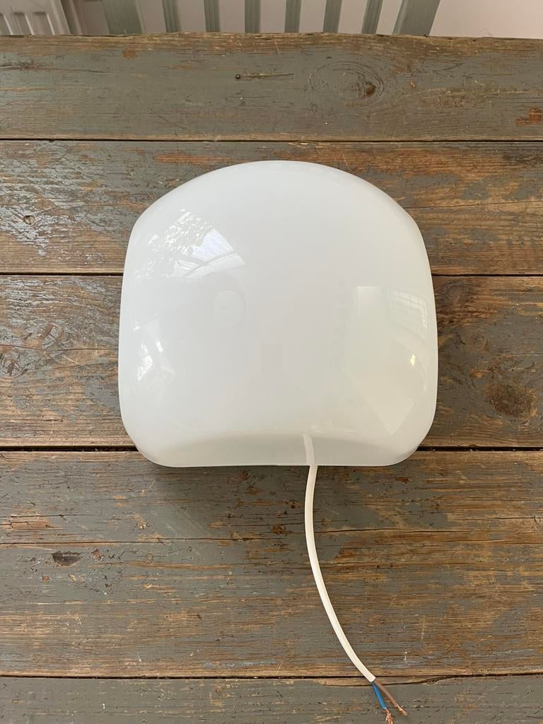 VINTAGE RETRO LAMP WANDLAMP MELKGLAS MOOIE VORM WERKT, Huis en Inrichting, Ophalen of Verzenden, Zo goed als nieuw, Glas