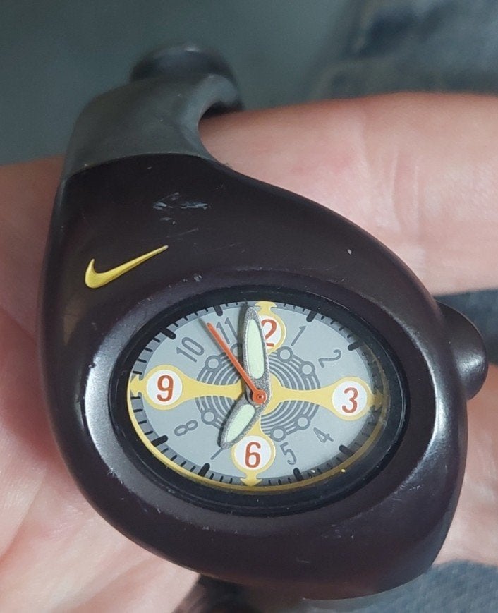Aangeboden: een vintage Nike horloge uit circa 1995, Handtassen en Accessoires, Sporthorloges, Ophalen of Verzenden, Zo goed als nieuw