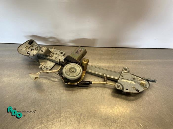 Mécanique vitre 2portes avant gauche d'un Mazda MX-3 (MX-3, -, 3 mois de garantie, Mazda, Utilisé