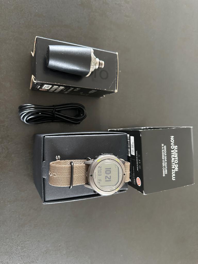 duikcomputer SUUNTO D6i novo stealth zulu inc. transmitter, Watersport en Boten, Duiken, Ophalen, Zo goed als nieuw, Duikcomputer
