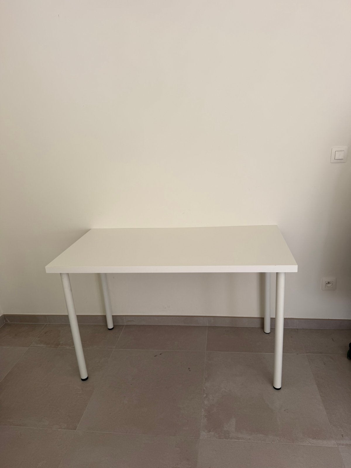GRATIS - Bureau Ikea, Huis en Inrichting, Tafels | Sidetables, Ophalen, Gebruikt