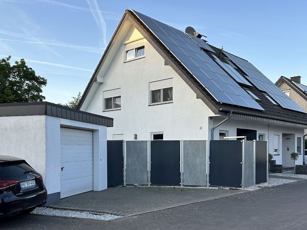 MOOIE 2-ONDER-1-KAPWONING MET GARAGE IN ENNIGERLOH DUITSLAND, Immo, Allemagne, Village, Maison d'habitation, ENNIGERLOH