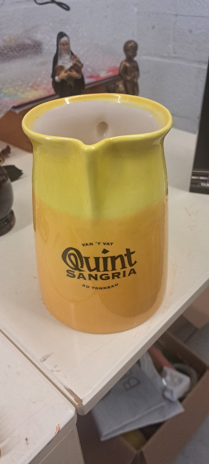 karaf kruik kan Quint Sangria geel Ø11cm -H17cm, Verzamelen, Ophalen of Verzenden, Nieuw, Gebruiksvoorwerp