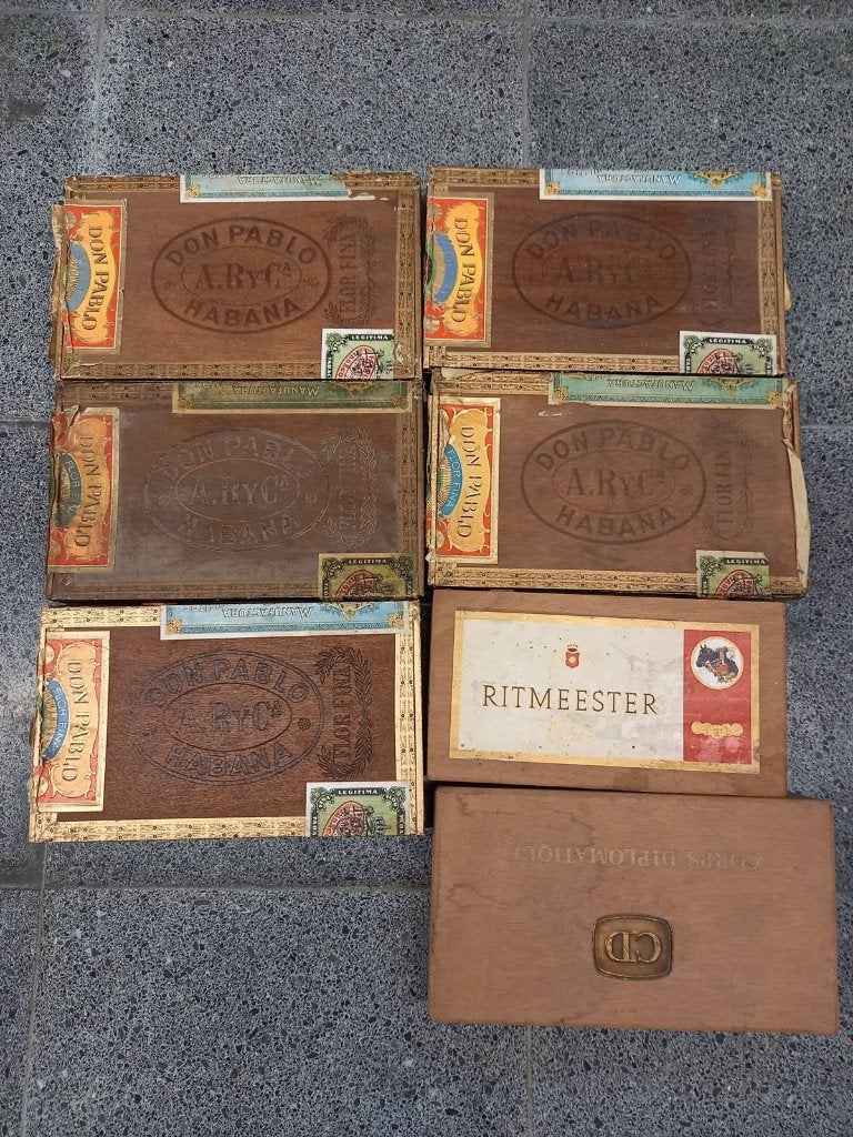 7 lege sigarendozen o.a. Don Pablo, Corps diplomatique, Collections, Enlèvement, Utilisé, Boîtes ou marques d'allumettes