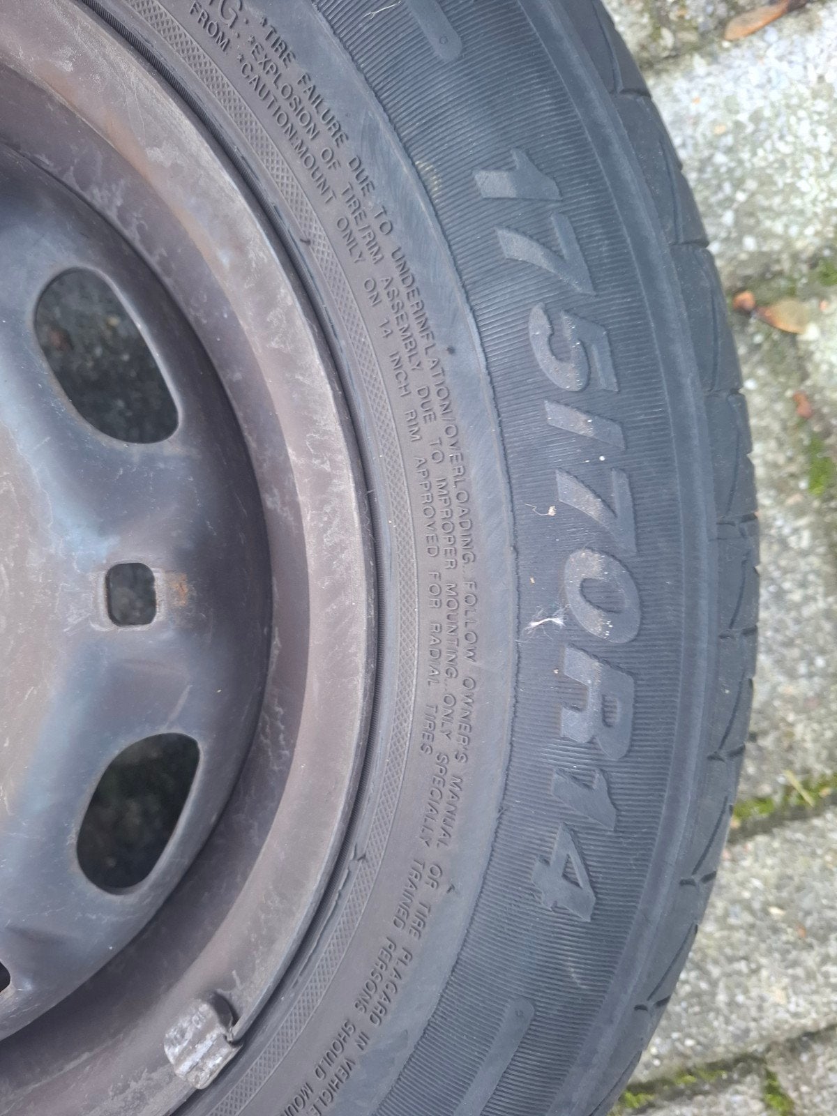 Lot de 4 pneus d'hiver - Seat Ibiza 175/70/R14., Autos : Pièces & Accessoires, 14 pouces, Pneus et Jantes, Pneus hiver, 175 mm