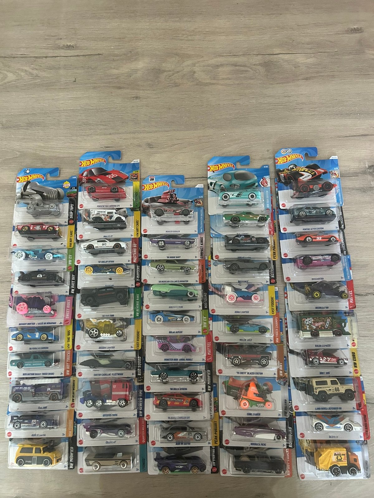 Lot de 50 Hot Wheels encore emballées, Enlèvement ou Envoi, Comme neuf