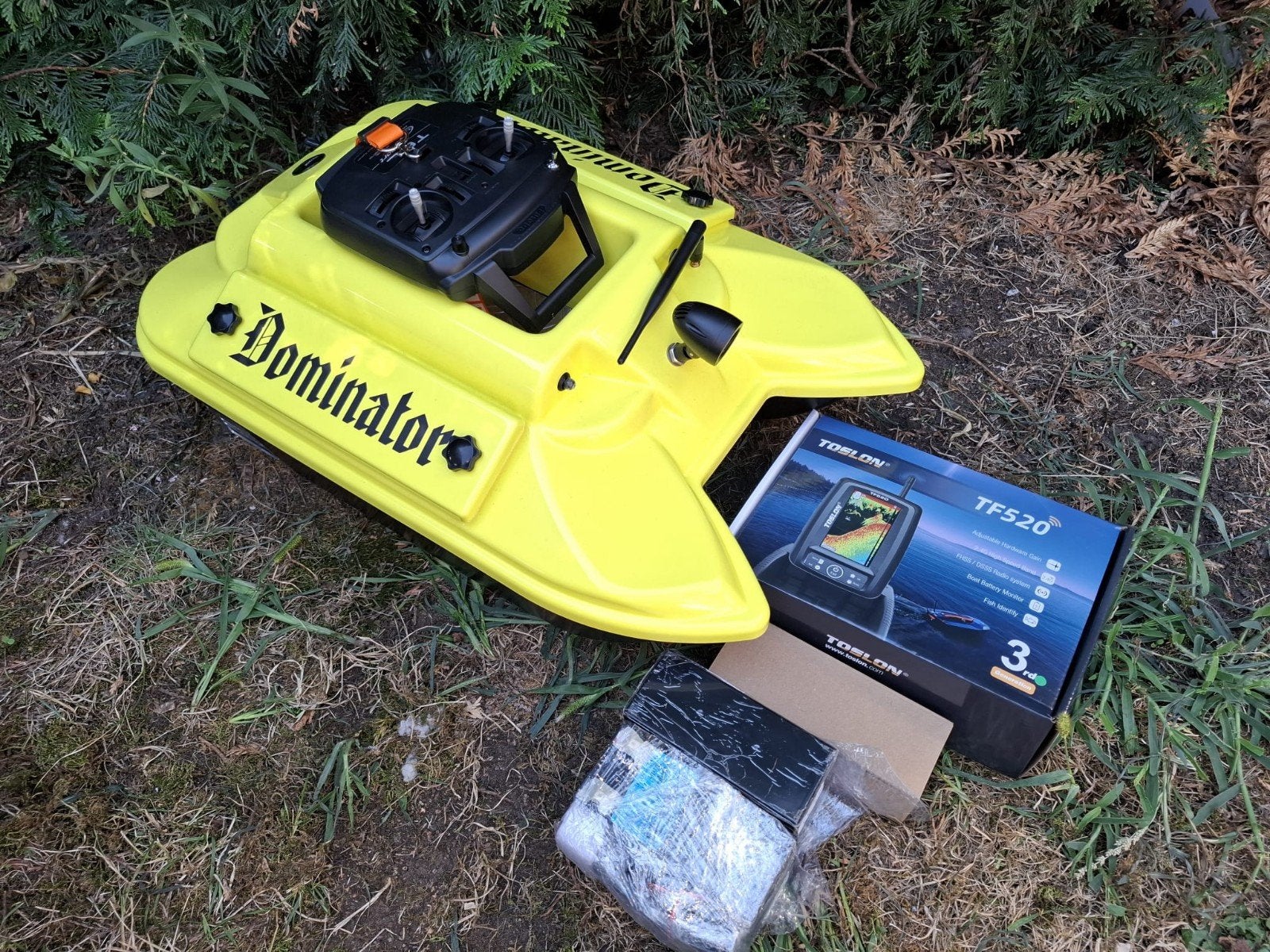 voerboot 2x nieuwe Dominator nu met korting zijn de laatste, Sports nautiques & Bateaux, Pêche à la ligne | Carpes, Enlèvement ou Envoi