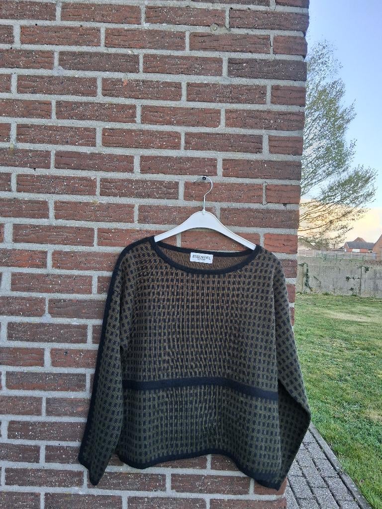 Dames trui Essentiel Antwerp Mt M, Kleding | Dames, Maat 38/40 (M), Overige kleuren, Ophalen of Verzenden, Zo goed als nieuw