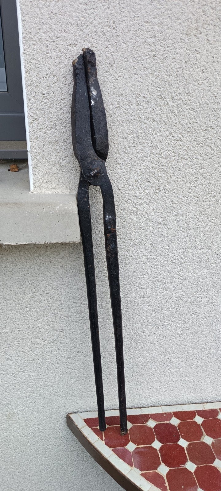 Ancienne pince de forgeron en acier 60cm, Antiquités & Art, Enlèvement ou Envoi