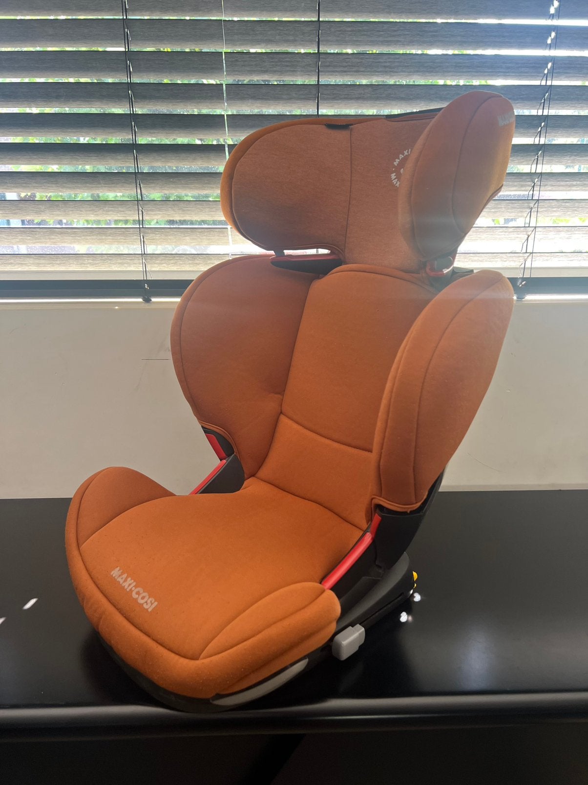 Maxi cosi rodifix met verstelbare rug, Kinderen en Baby's, Autostoeltjes, Ophalen, Verstelbare rugleuning, Gebruikt, Isofix