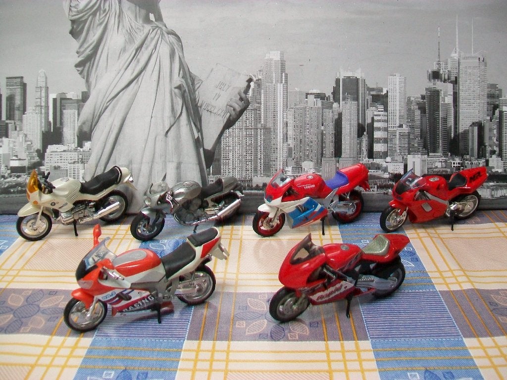 Motorfiets - Motor - BMW - Honda - Yamaha - Maisto - Burago, Verzamelen, Automerken, Motoren en Formule 1, Gebruikt, Motoren, Ophalen of Verzenden