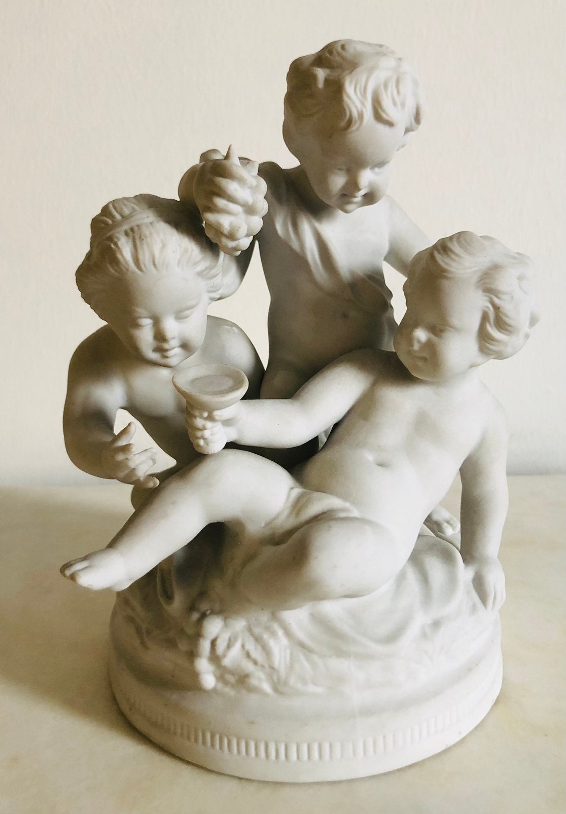 Belle statue vintage en porcelaine Biscuit d'Unterweißbach, Antiquités & Art, Enlèvement ou Envoi