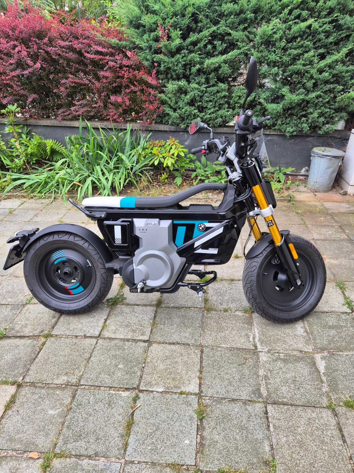BMW CE-02 HIGHLINE 2024 550km comme neuve .+ chargeur rapide