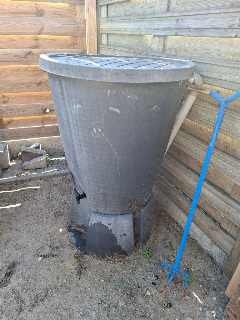 baril de pluie, 150 litres ou plus, Enlèvement, Utilisé, Avec robinet