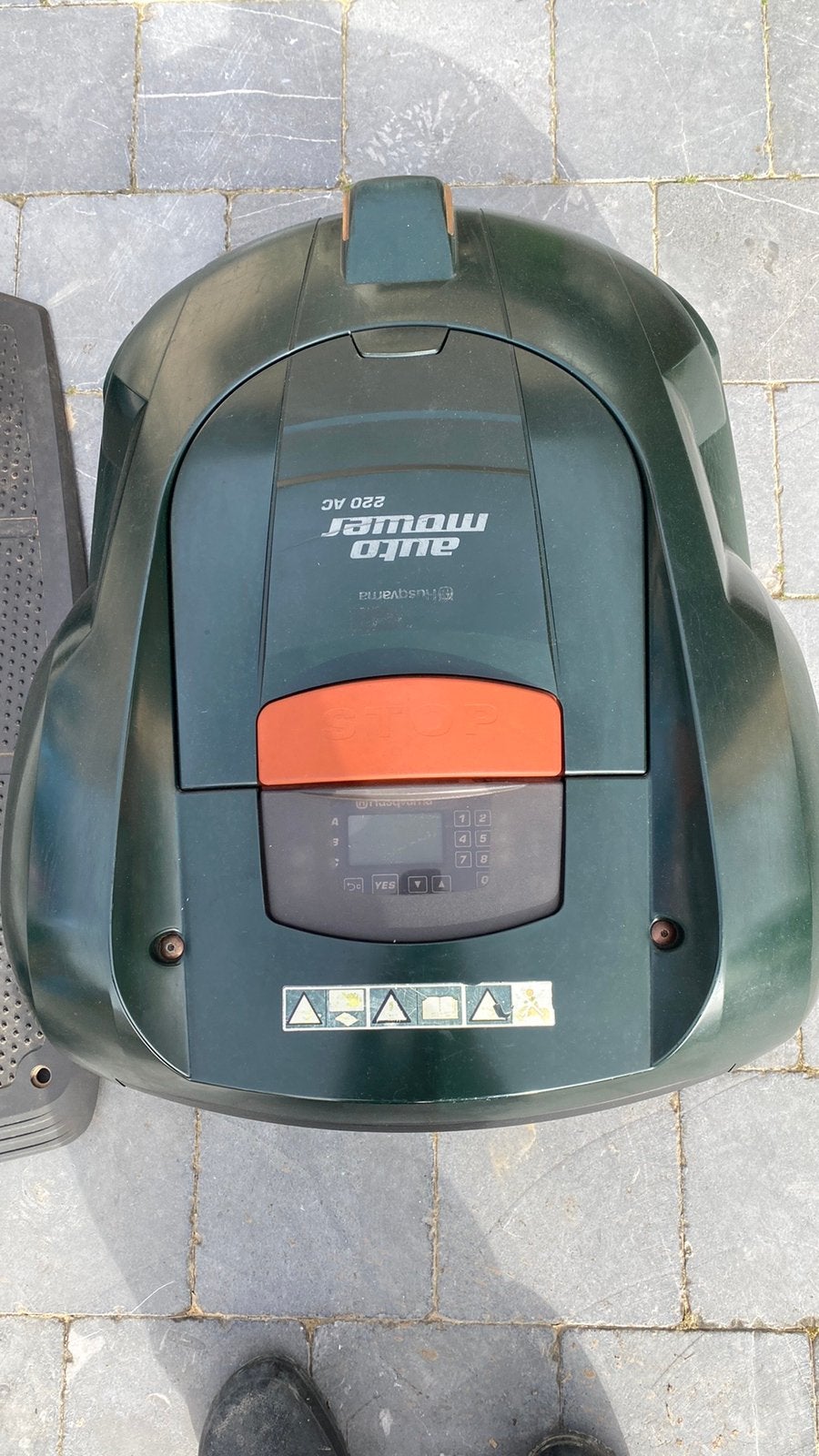 Grasrobot/maaier husqvarna 220ac voor onderdelen, Tuin en Terras, Robotmaaiers, Ophalen, Gebruikt, 20 tot 25 cm