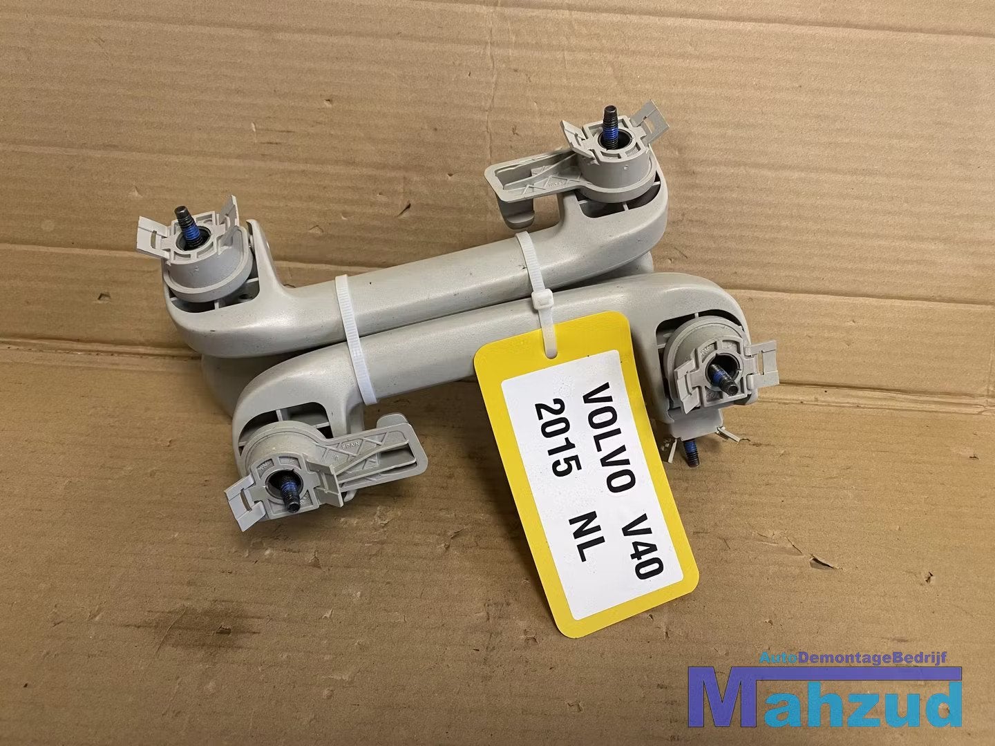 VOLVO V40 Hemel handgreep 2012-2019, Gunnar Engellaus vag 8
405 31  Gothenburg, SE, Info@volvocars.com, Volvo Car Corporation