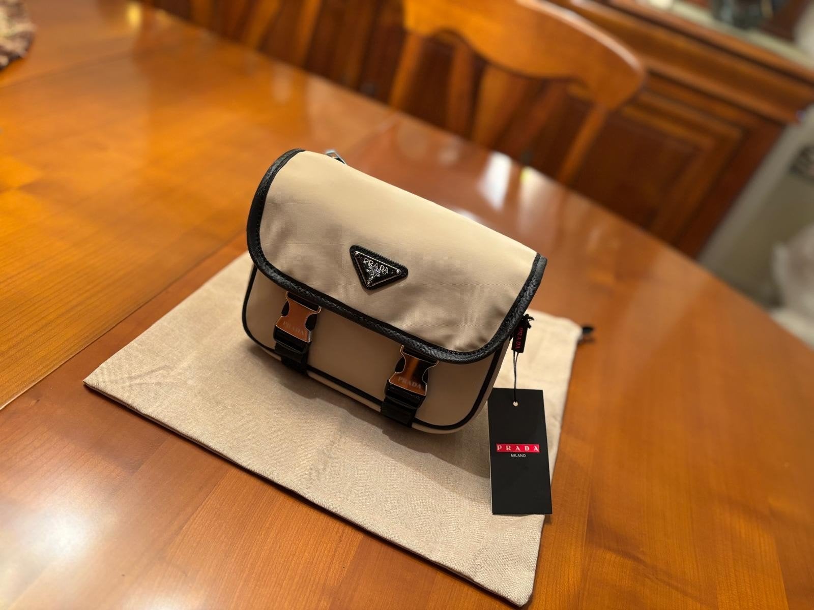 Sacoche Prada beige entièrement neuve complète, Enlèvement, Neuf, Beige, Autres marques