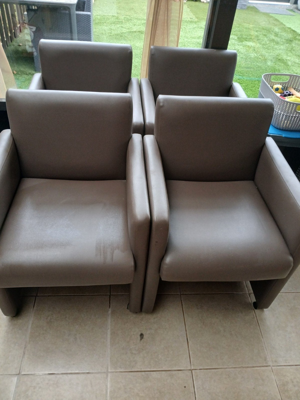 stoelen 4 stuks 80 euro  leder goede staat met wieldjes, Huis en Inrichting, Ophalen, Leer, Vier, Grijs