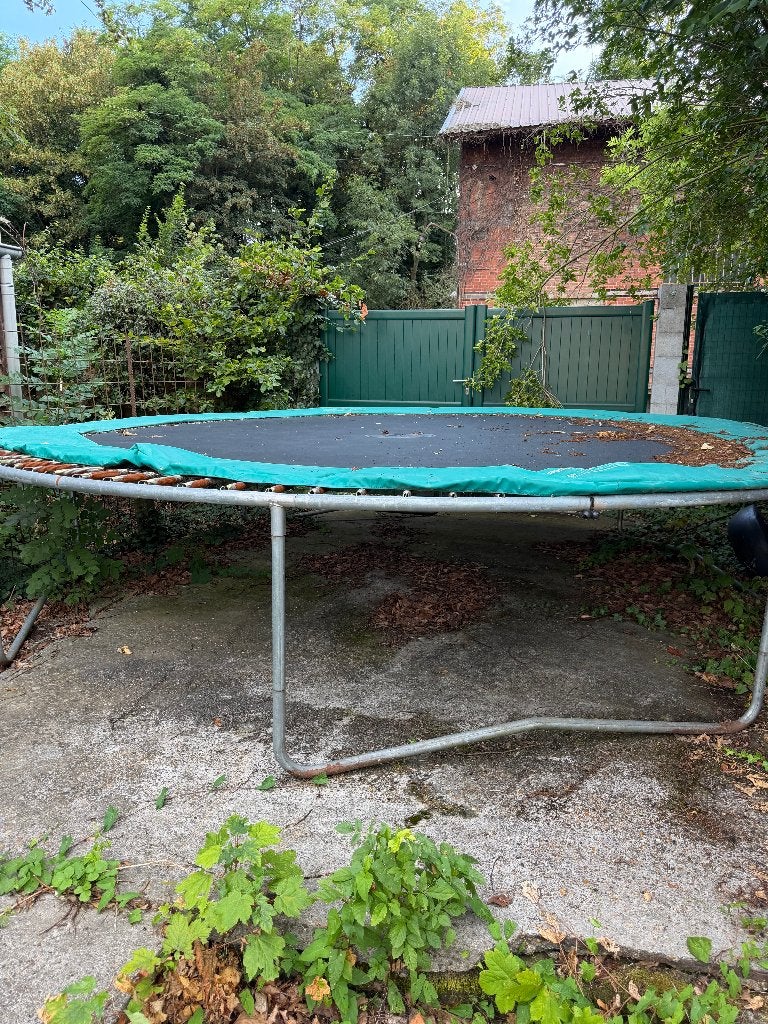 Trampoline geante a donner, Enlèvement, Utilisé