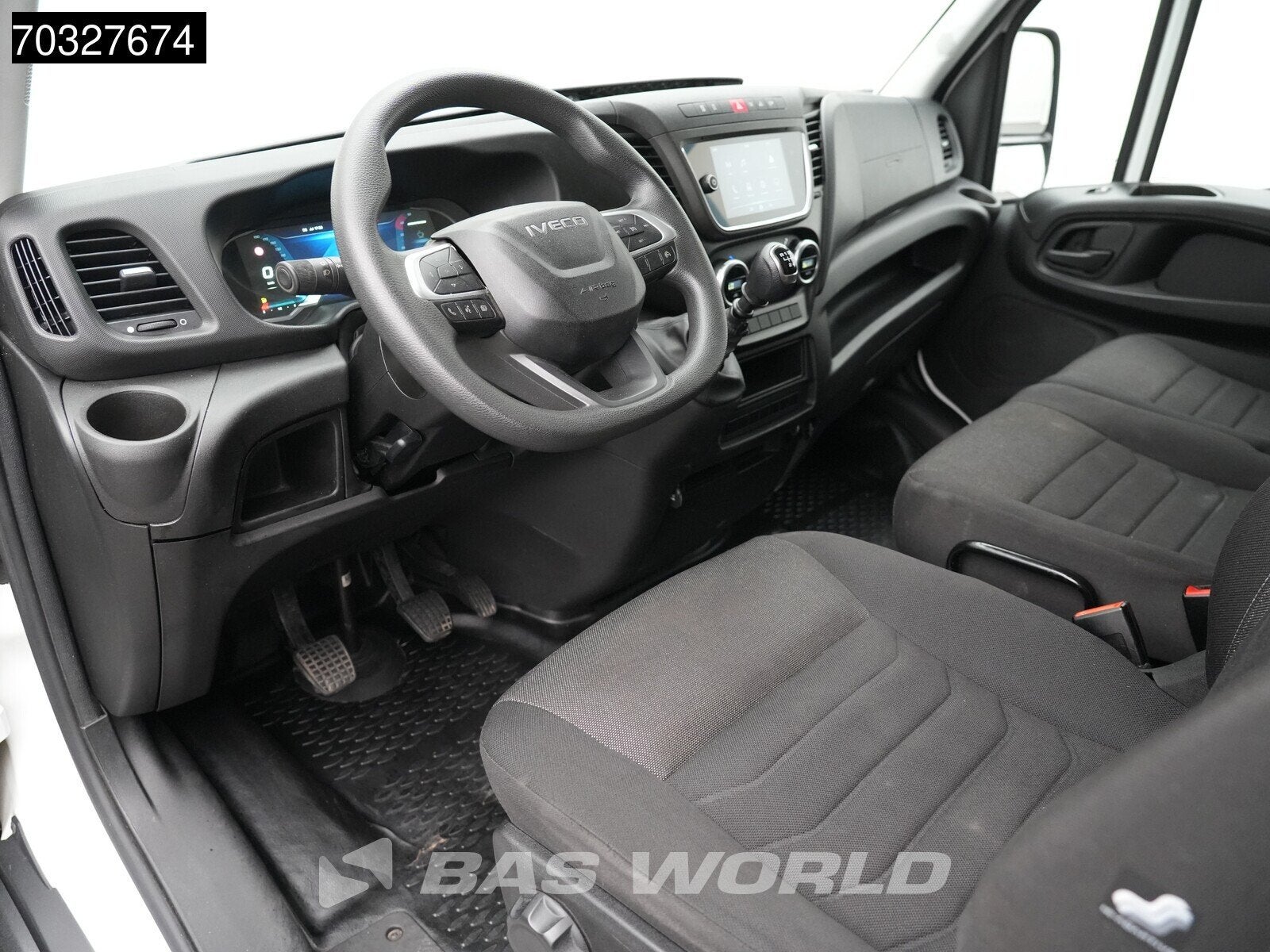 Iveco Daily 35C16 3.0L NEW MODEL Achterdeuren Dubbellucht Ba, Stof, Gebruikt, Euro 6, 4 cilinders