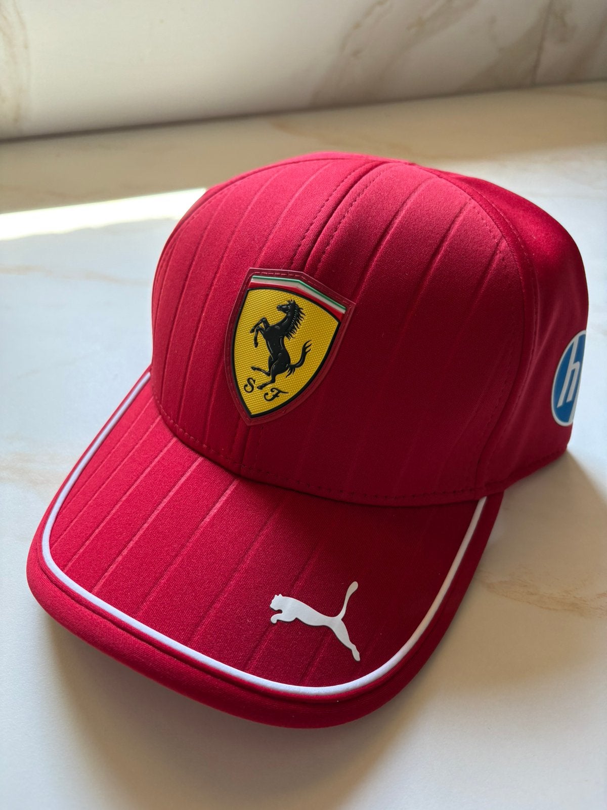 Casquette ferrari exclusive pro athlete neuve, Enlèvement, Comme neuf, Casquette