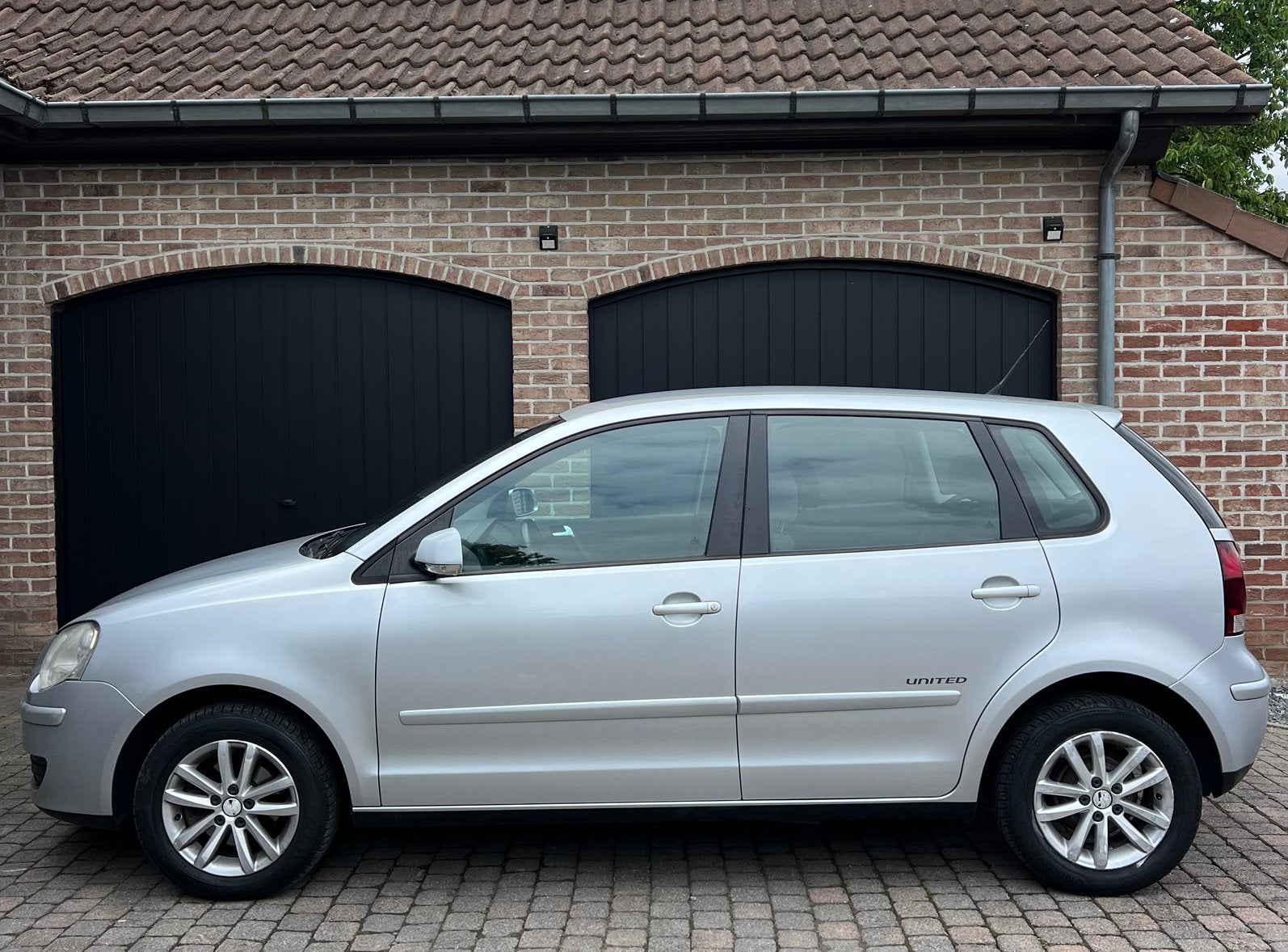 Vw polo 1.2i United 130000km 2009 premier proprio pret immat, Autos, Argent ou Gris, Achat, Boîte manuelle, Entretenue par le concessionnaire