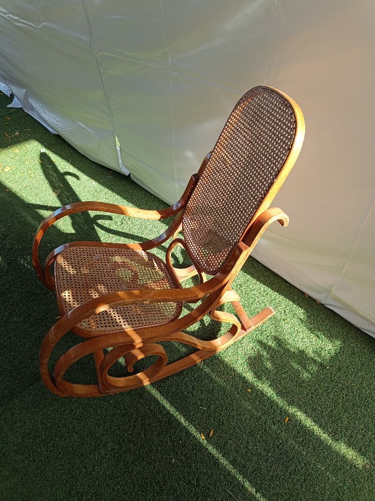 Vintage schommelstoel in Thonet-stijl, Maison & Meubles, Thonet, Brun, Enlèvement, Utilisé