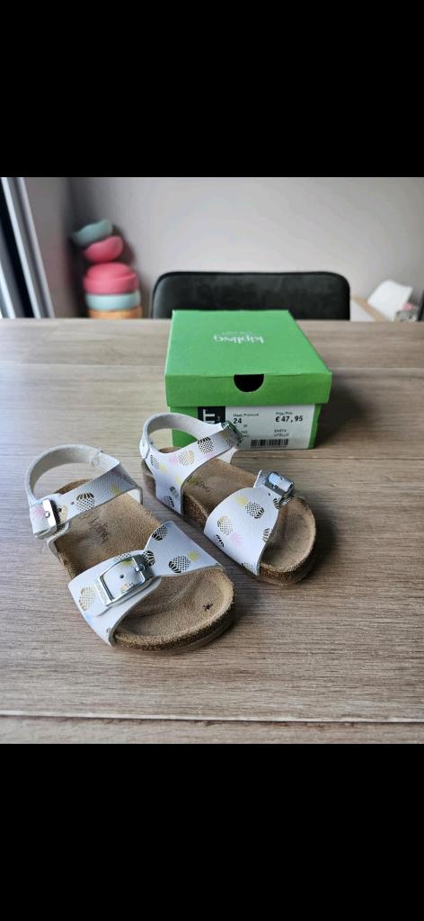 Sandalen, Ophalen