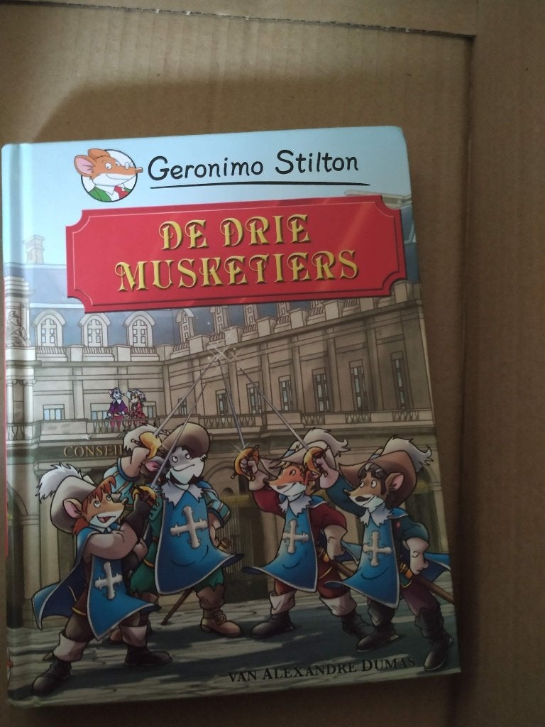 de drie musketiers "geronimo stilton" nieuw mooi leesboek, Ophalen of Verzenden, Nieuw