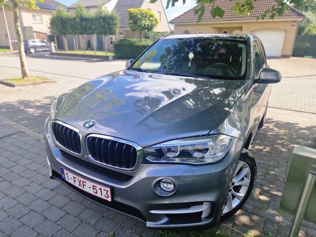 BMW X5 2.0DA S drive, Cuir, Argent ou Gris, Capteur de lumière, Entretenue par le concessionnaire
